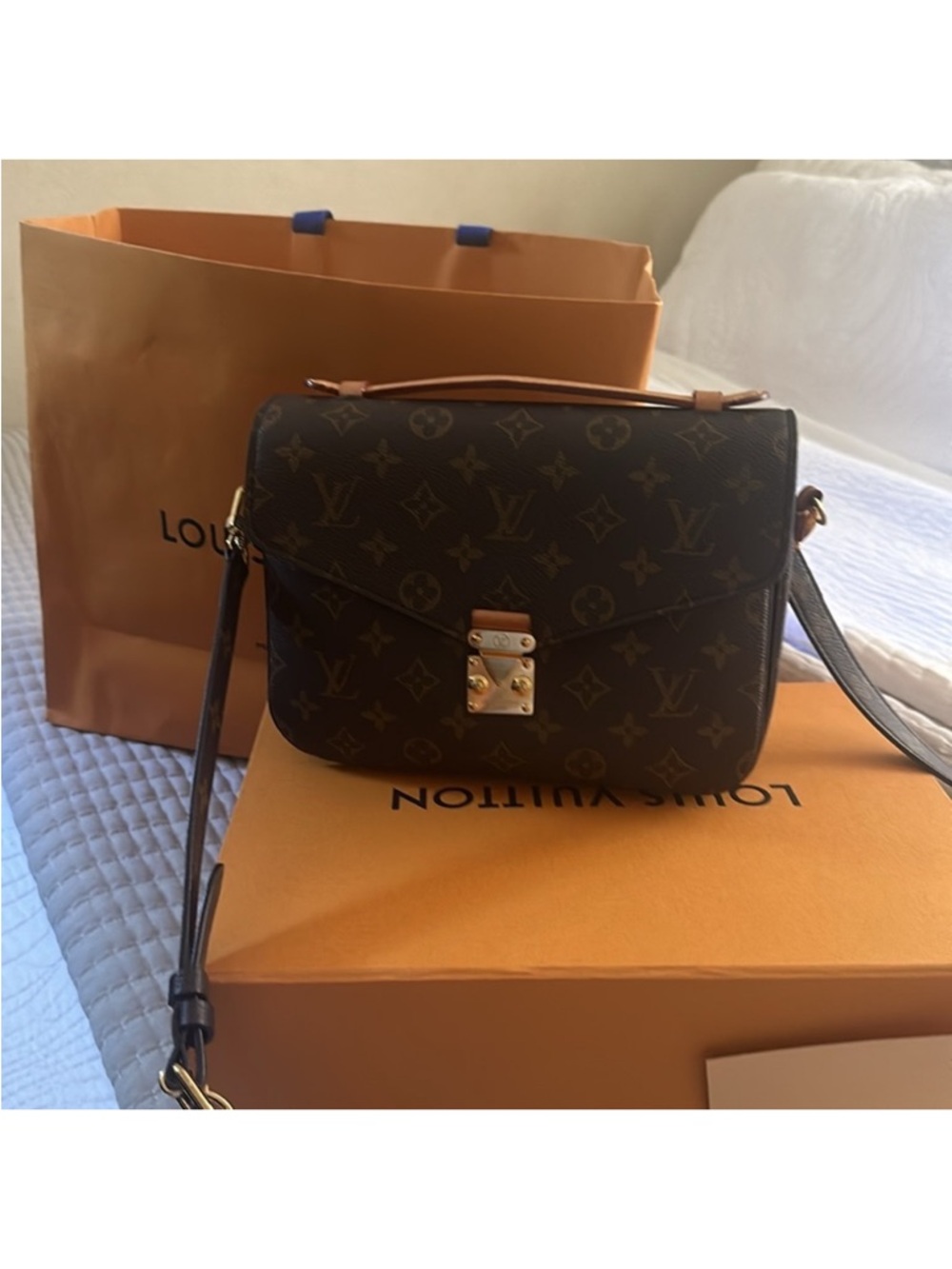 Louis Vuitton Brown Monogram Crossbody Shoulder Bag with Gold Hardware - Picture 3 of 3